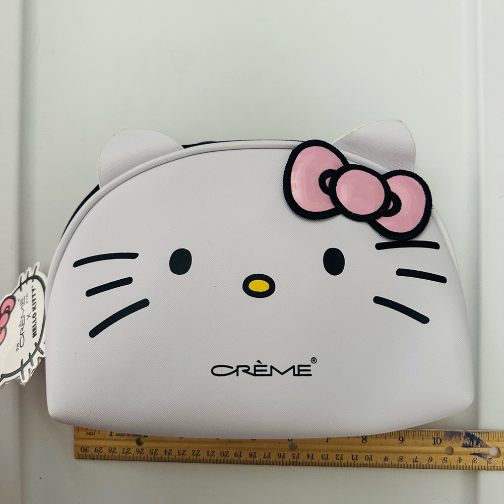 Crème Hello Kitty Cosmetic Pouch